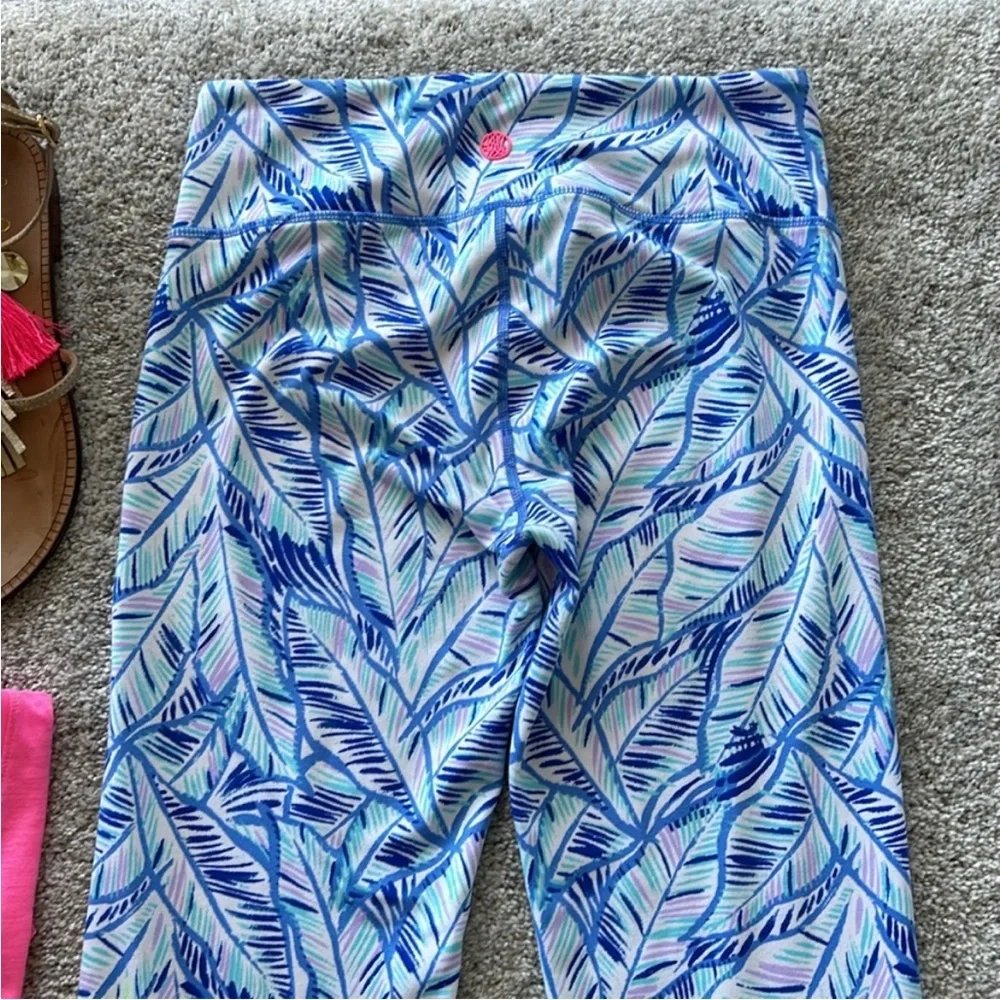 Lilly Pulitzer Luxletic Weekender Cropped Leggings - Picture 6 of 7
